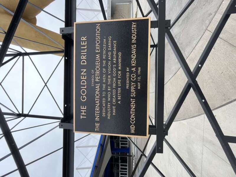 Pictured above is the sign that they have attached to the Golden Driller. It has information regarding what the statue is.