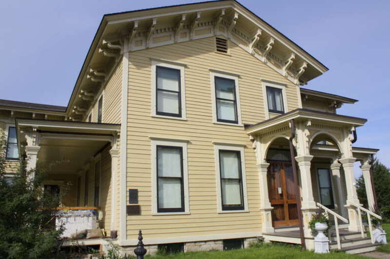 Looking at the front of the w:Gideon C. Hixon House in downtown w:La Crosse, Wisconsin, listed on the National Register of Historic Places.