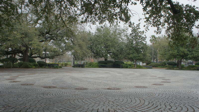NOLA 2013 - Mardi gras - Louis Amstrong Park 
Le parc Louis Armstrong est un jardin public situe a la limite du quartier francais historique du Vieux carre de La Nouvelle-Orleans en Louisiane. Ce parc se denommait Place Beauregard avant d'etre