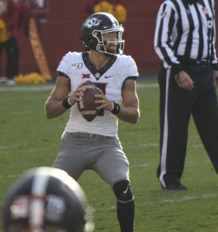 Spencer Sanders playing for Oklahoma State against Iowa State