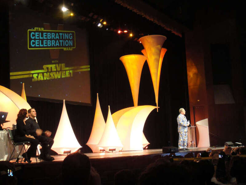 Star Wars Celebration V - Steve Sansweet addresses the crowd