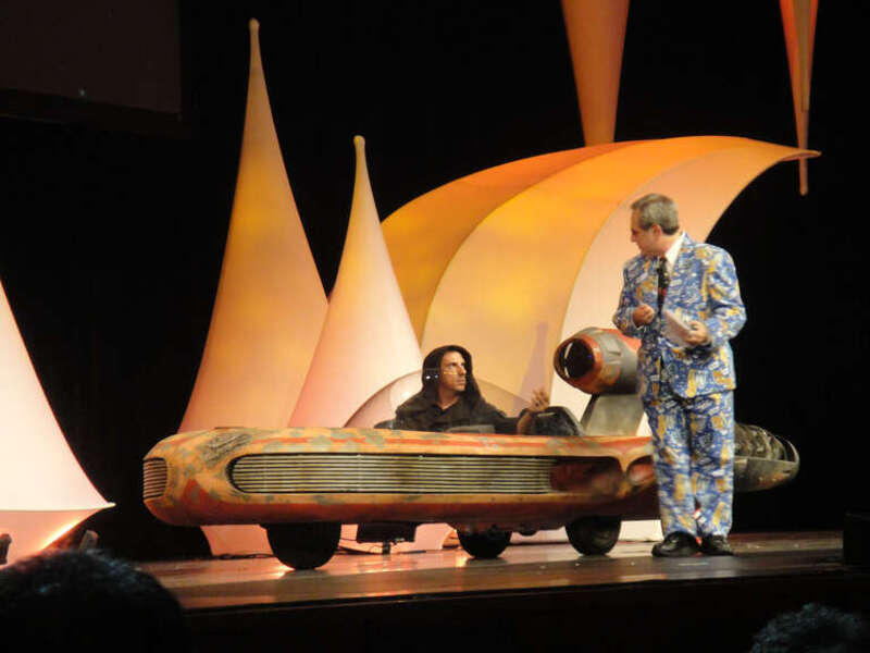 Star Wars Celebration V - Steve Sansweet and a landspeeder