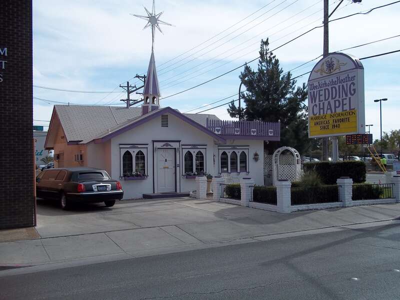 A very nice wedding chapel located in downtown Las Vegas, Nevada. Have seen many neat wedding parties enter and depart very happy.