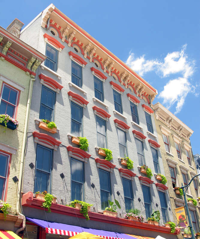Building beside Findlay Market expressing Italianate architecture.