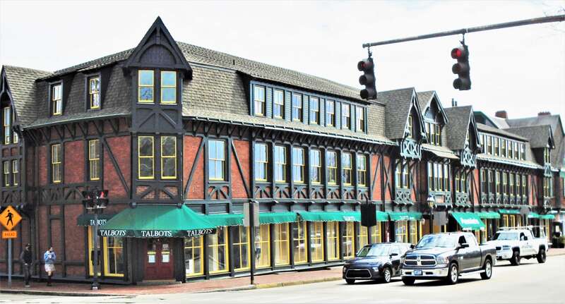 The en:Bellevue Avenue/Casino Historic District:Travers Block, located at 162-174 Bellevue Avenue in Newport, Rhode Island, is part of the Bellevue Avenue/Casino Historic District, which was listed on the National Register of Historic Places in 1972.