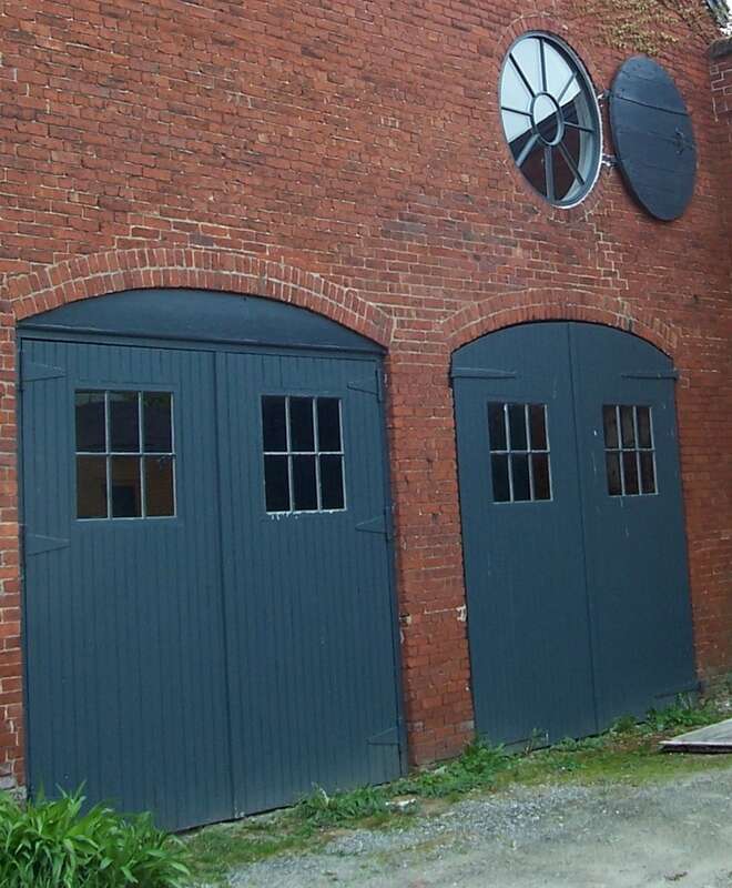 Don't know what this building is used for.  Near Haven Park in the historic district of Portsmouth.
During the 18th and 19th centuries British bricklayers became aware that by thickening the vertical mortar joint between regularly shaped bricks from