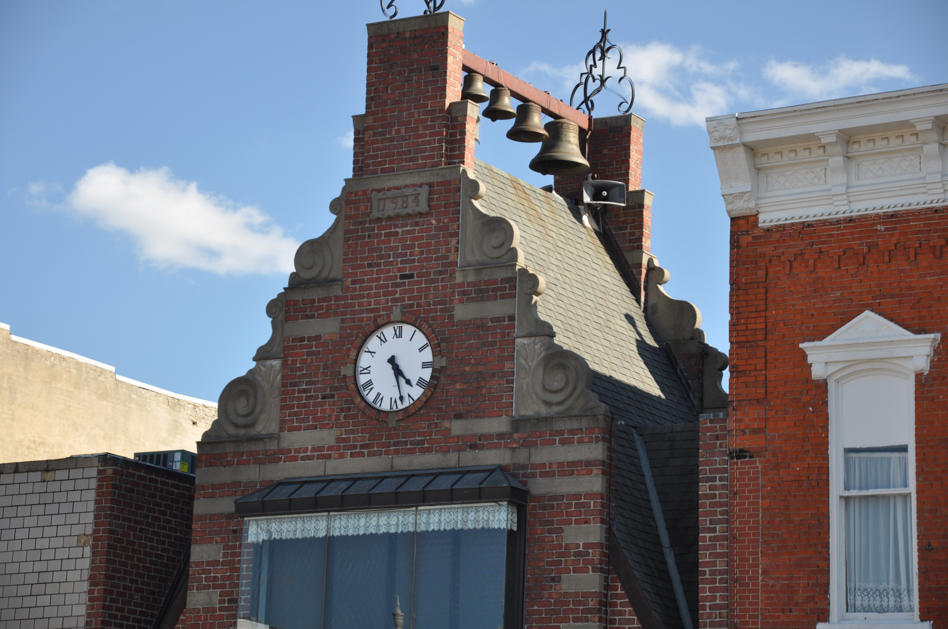 네시 이십팔분 Downtown in Pella IA