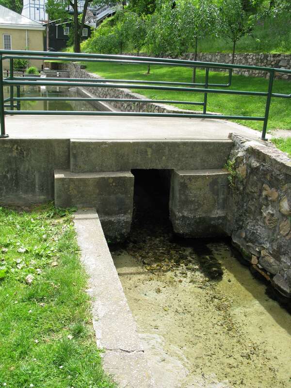 Berkeley Springs State Park, Bath (Berkeley Springs), West Virginia

Camera location39° 37′ 36.1″ N, 78° 13′ 44.8″ W   View this and other nearby images on: OpenStreetMap 39.626694;  -78.229111