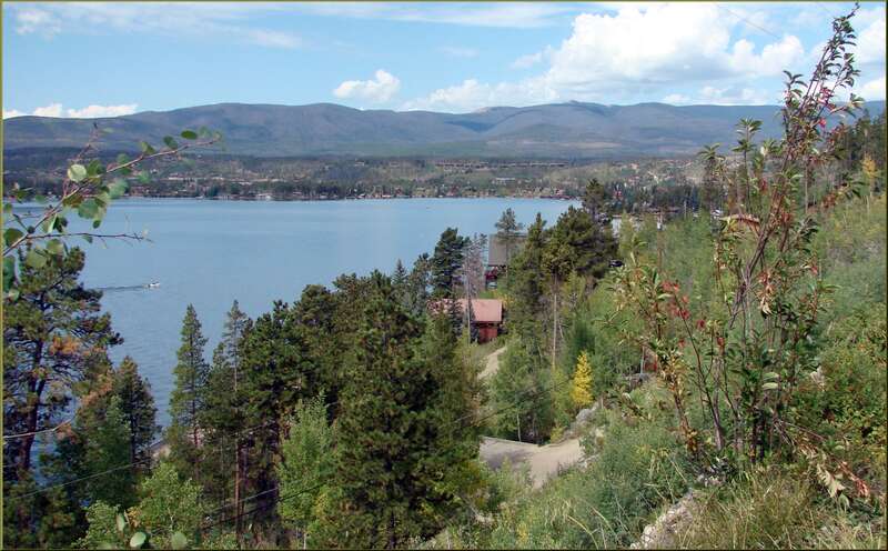 (1 in a multiple picture set)
Another picture taken from the north side of Grand lake. Wouldn't you like a cabin like this one? The smallest cabin can still cost over a million dollars on this lake.