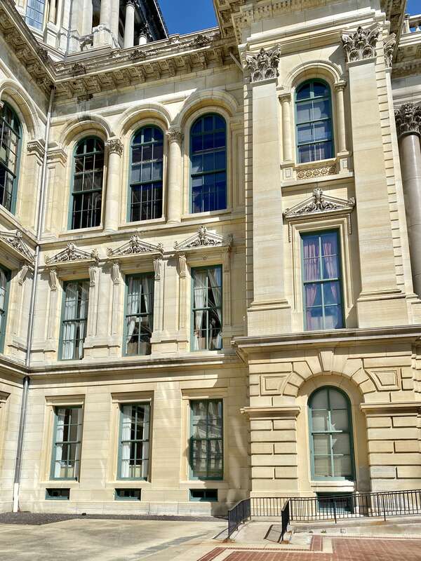 Built between 1868 and 1888, this Second Empire and Renaissance Revival-style building was designed by Alfred H. Piquenard of the Chicago-based architecture firm Cochrane and Garnsey to serve as the Illinois State Capitol, replacing the then-31 year
