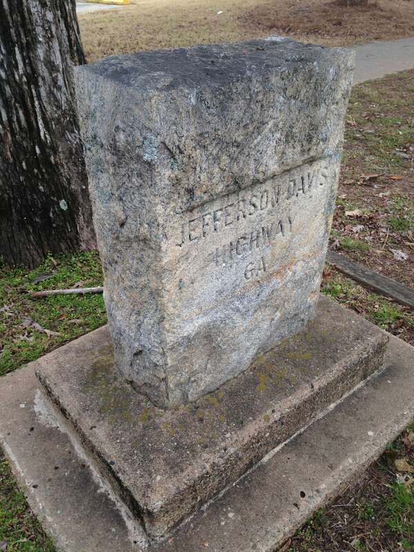 Marker for the Jefferson Davis Highway on Main Street, Madison, Georgia, USA.