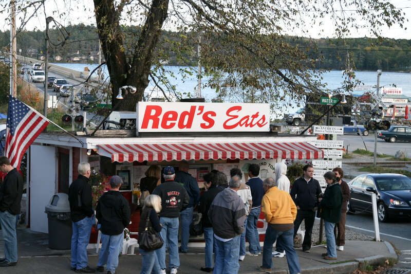 A stop for lobster rolls at Red's Eats in Wiscasset. Probably some of the best lobster rolls in the world. Weekend trip to Maine for a friend's wedding, October 2009.
Taken October, 2009 in Wiscasset, Maine, United States

¹⁄₆₀ sec at f/6.3, ISO100,