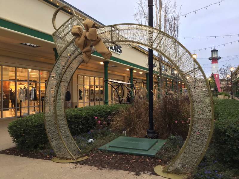 Tanger Outlets Savannah - Christmas ornament display