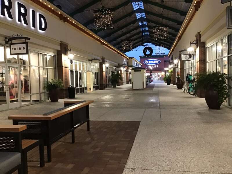 Tanger Outlets Savannah - Mall wing