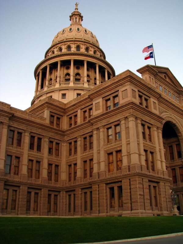 A pic of the Texas capitol building