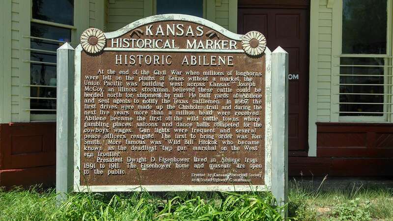 Behind the Rock Island Railway station.