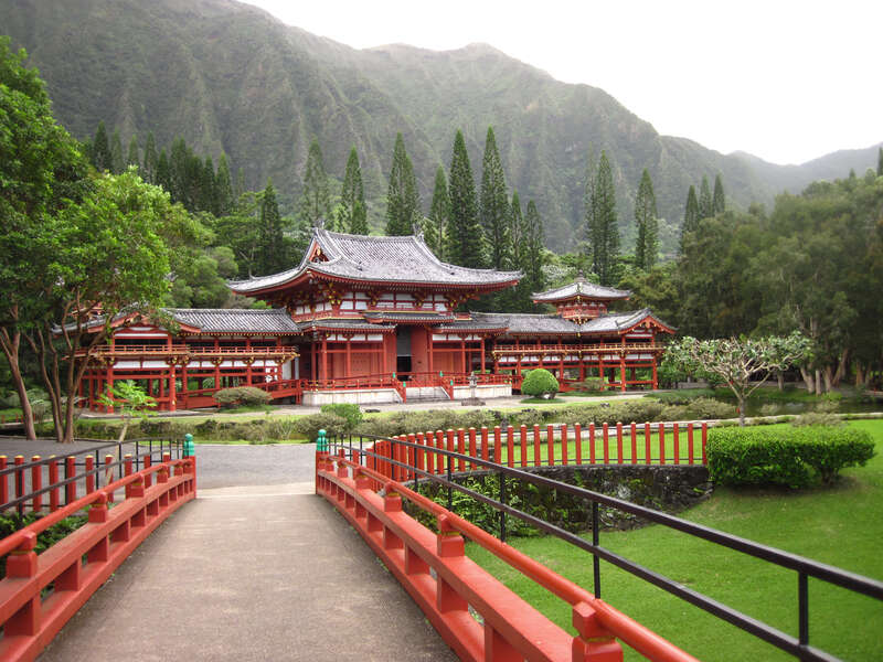 Byodo-In temple at the Valley of the Temples Memorial Park, O'ahu, Hawaii, USA.