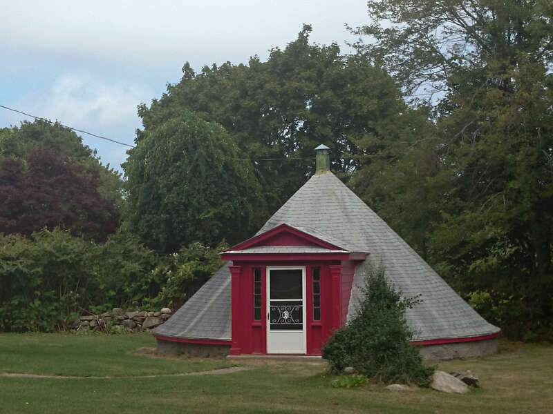 Gladstone Springhouse, 145A Boon St. Narragansett