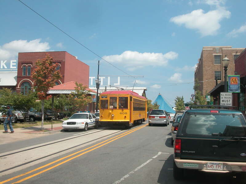 20050816 10 CATS 408 Commerce St. @ President Clinton Ave.