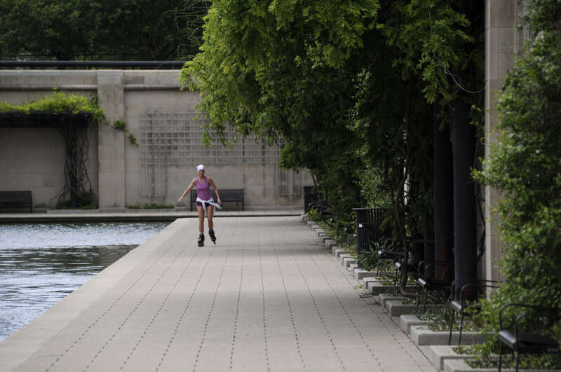 Indianapolis Canal Walk —

Noo it's not Venice beach in California... we're still on the canal. ;-)
no PS. only cropped and resized