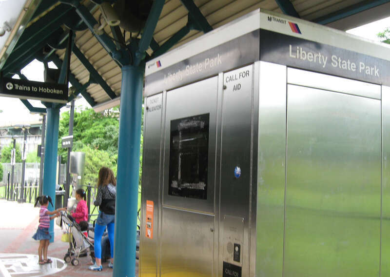 Looking east at platform of w:Liberty State Park (HBLR station) on a cloudy afternoon.