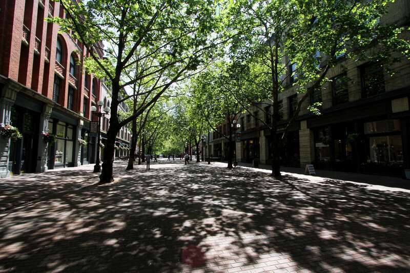 Occidental Avenue S in Seattle in sunny May