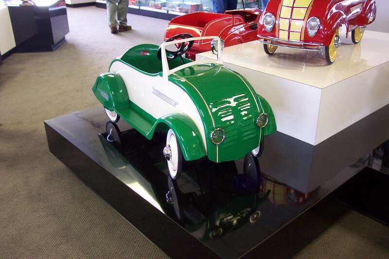 Chrysler Airflow on the right.