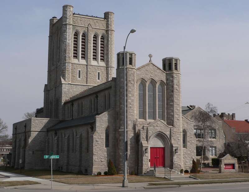 {{St. Mark's Episcopal Pro-Cathedral at 4th and Burlington in Hastings, Nebraska; seen from the northwest.  The building was designed in Late Gothic Revival style in 1919 by architect Ralph Adams Cram, and built over the course of the next decade;