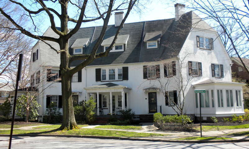 Building at 3,5,7 Crawford Circle in Wawaset Park Historic District on NRHP since January 3, 1986	District is bounded by Pennsylvania Ave., Woodlawn Ave., Seventh St., and Greenhill Ave. in Wilmington, Delaware.  High class suburb-in-the-city built