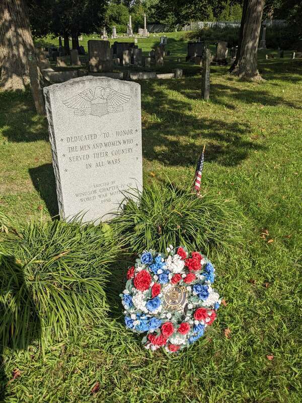 Windsor Veterans Memorial, Old South Church Cemetery at 146 Main Street in downtown Windsor, Vermont. (erected 1958 by the Windsor Chapter — IV of
World War Mothers