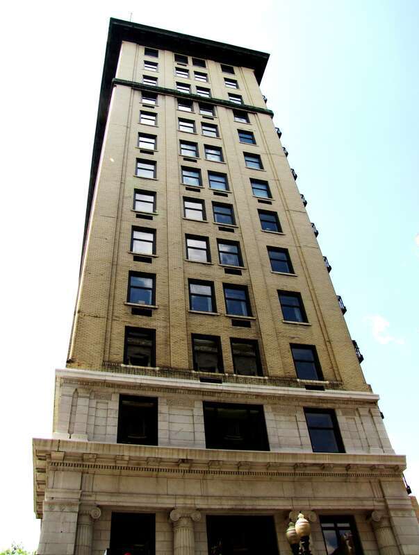 The NRHP-listed Holston Bank Building in Knoxville, Tennessee, USA.