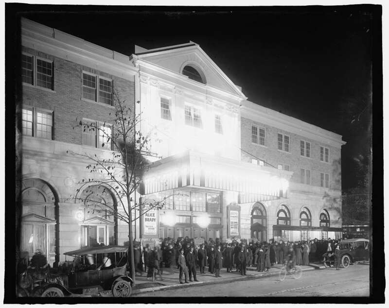 The Knickerbocker theater of Washington, D.C. in 1917.