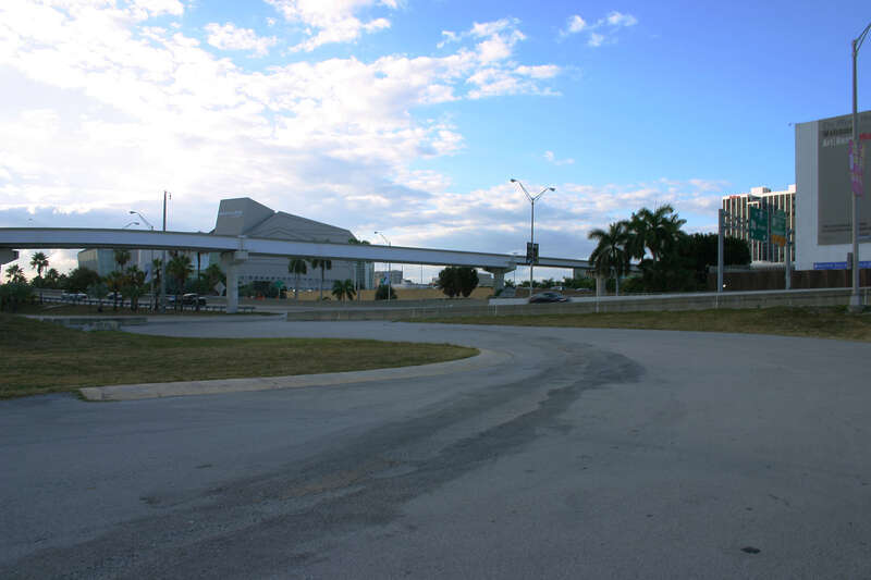 Streets of Miami Circuit - Turn 9. Exiting Bicentennial Park and hop onto a frontage road alongside Interstate 395 and then onto Biscayne Boulevard (US Route 1).