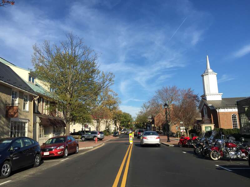 View east along U.S. Route 50 (Washington Street) between Pickering Street and Pendleton Street in Middleburg, Loudoun County, Virginia