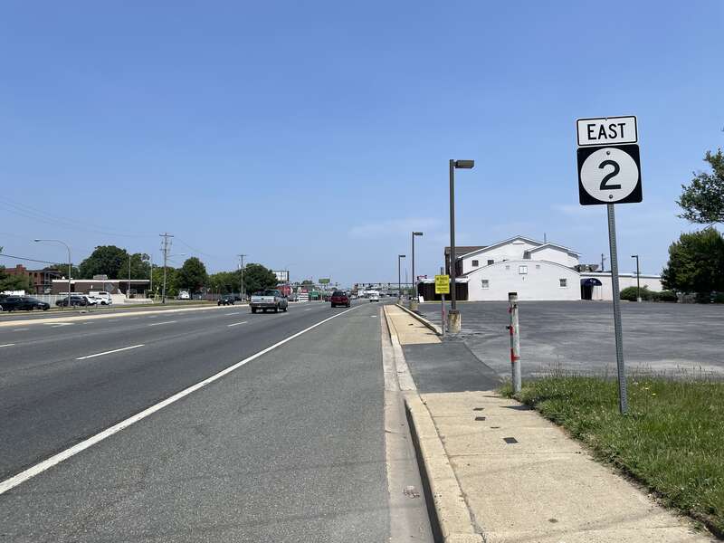 Eastbound Delaware Route 2 (Kirkwood Highway) past the intersection with Delaware Route 41/Delaware Route 62 (Newport Gap Pike) in Prices Corner, Delaware