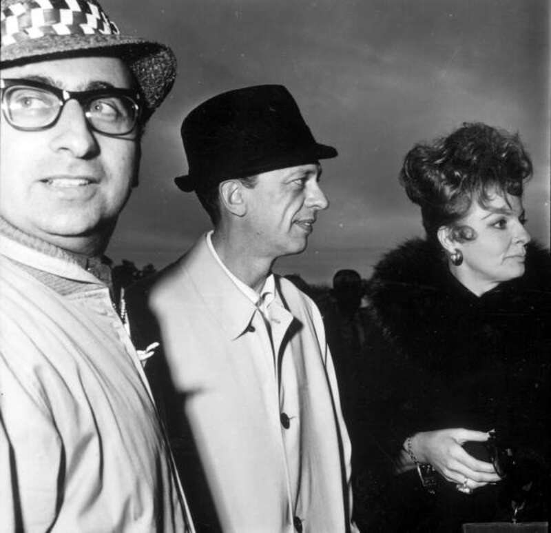 Local call number: c015710a
Title: Don Knotts at the premiere of his movie: The Incredible Mr. Limpet at Weeki Wachee Springs, Florida. L-R: Unidentified man, Don Knotts, and Carole Cook
Personal Author: Johnson
Physical descrip: 1 photoprint: