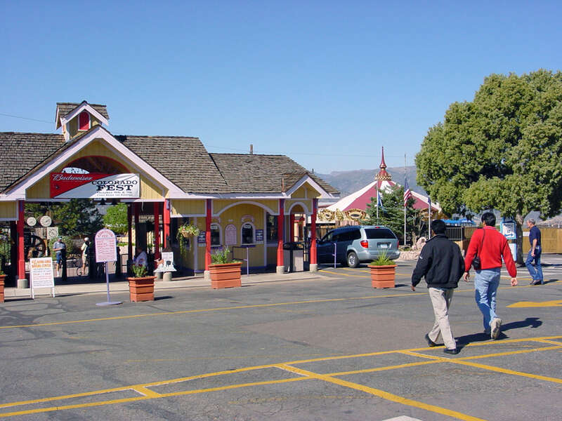 Facilities next to Royal Gorge Bridge