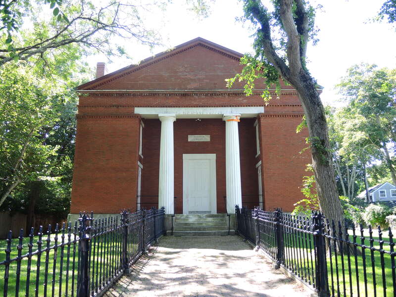 Coffin School on Winter Street in en:Nantucket