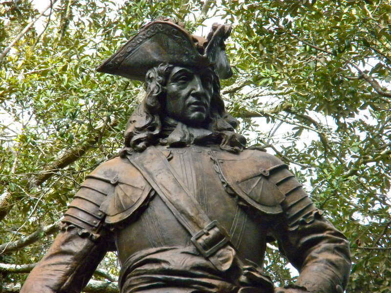 The James Edward Oglethorpe (1696-1785) Historical Marker reads:
&quot;The monument in this Square to James Edward Oglethorpe -- the great soldier-philanthropist who founded the colony of Georgia -- was erected by the State of Georgia, the City of