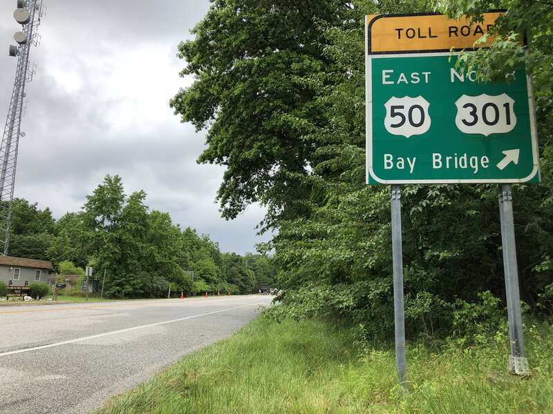 View east along Maryland State Route 908 (East College Parkway) just west of the exit for U.S. Route 50 EAST/U.S. Route 301 NORTH (Bay Bridge) in Skidmore, Anne Arundel County, Maryland