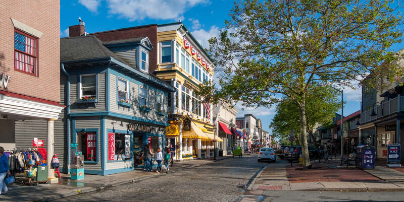 Shopping on Thames Street, Newport, Rhode Island
