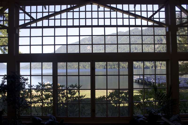 Lake Crescent desde el Lake Crescent Lodge. Washington.