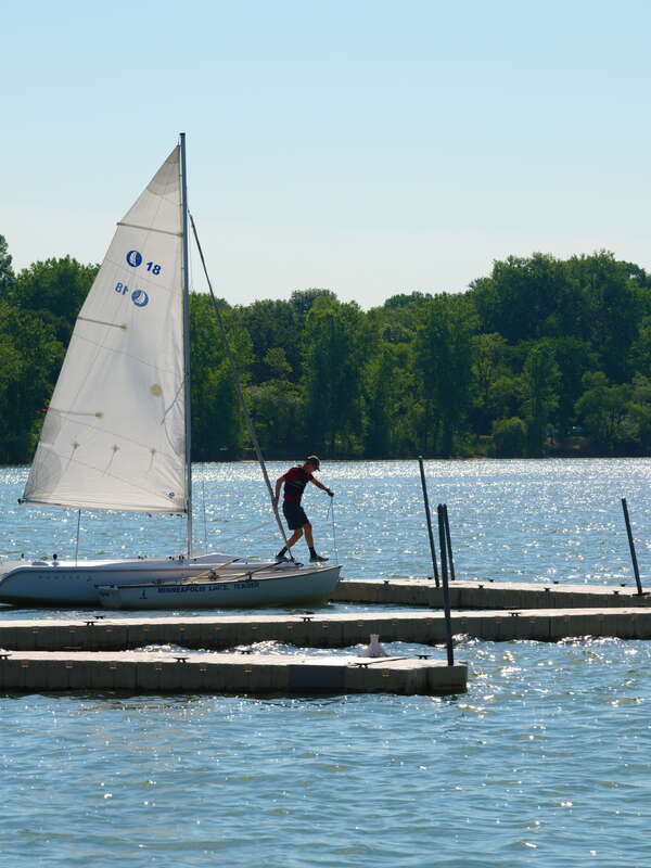 Lake Harriet in the neighborhood of Linden Hills in the Southwest community.
Minneapolis is split into 11 communities which are split into 86+ neighborhoods. My goal in 2022 is to take photos in all neighborhoods in Mpls in roughly alphabetical