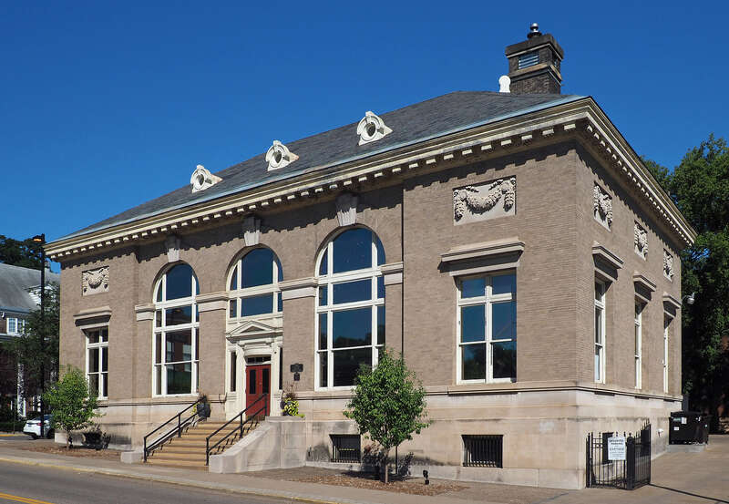 Old post office/federal building, 220 Myrtle St E, Stillwater, Minnesota, USA.  Viewed from the southeast.  A contributing property to the Stillwater Commercial Historic District.  





This is an image of a place or building that is listed on the