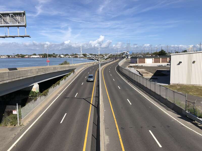 View north along New Jersey State Route 446X (Atlantic City–Brigantine Connector) from the overpass for Bacharach Boulevard in Atlantic City, Atlantic County, New Jersey