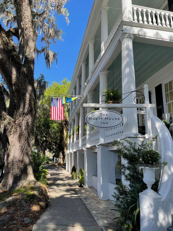 Side view of the Rhett House Inn, Beaufort, South Carolina, USA.