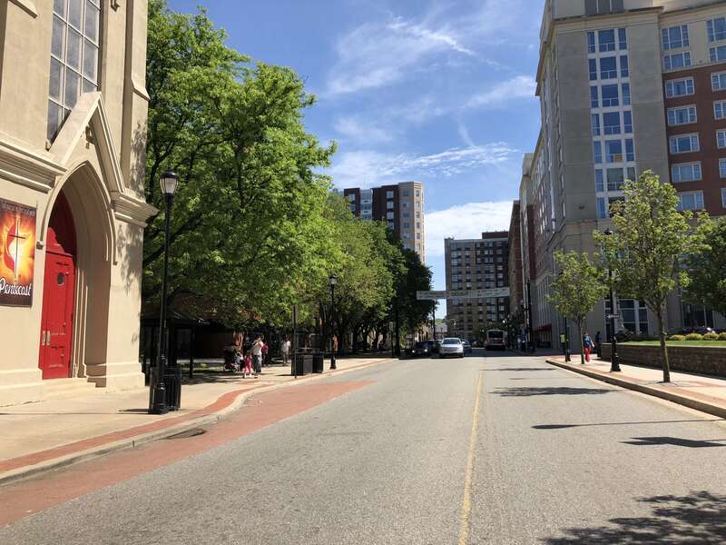 View south along Middlesex County Route 527 and Middlesex County Route 672 (George Street) at New Jersey State Route 171 (Livingston Avenue) in New Brunswick, Middlesex County, New Jersey