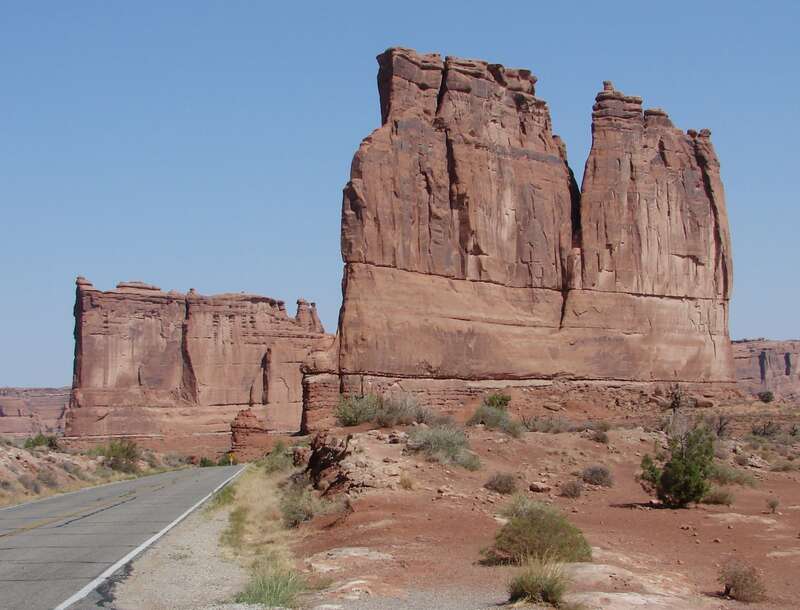 (1 in a multiple picture set)
This is another view of the Courthouse Towers.  You can imagine them shooting a John Wayne movie here.