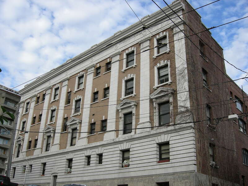 De La Mar Apartments, 115 W. Olympic Pl., Lower Queen Anne, Seattle, Washington, USA. The 1909 apartment building is listed on the National Register of Historic Places, ID #80004001. This picture shows the west side of the building.