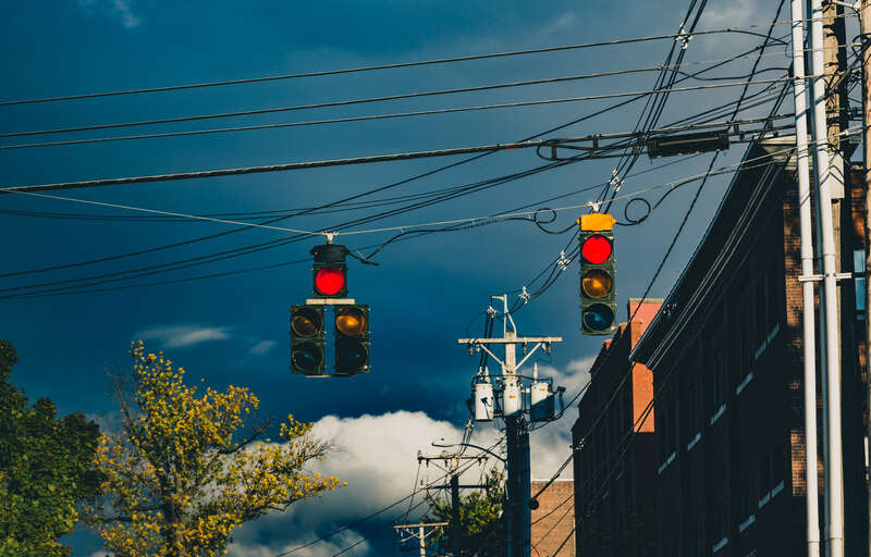 A stoplight at Battery Street &amp;amp; Maple Street in Burlington, Vermont.